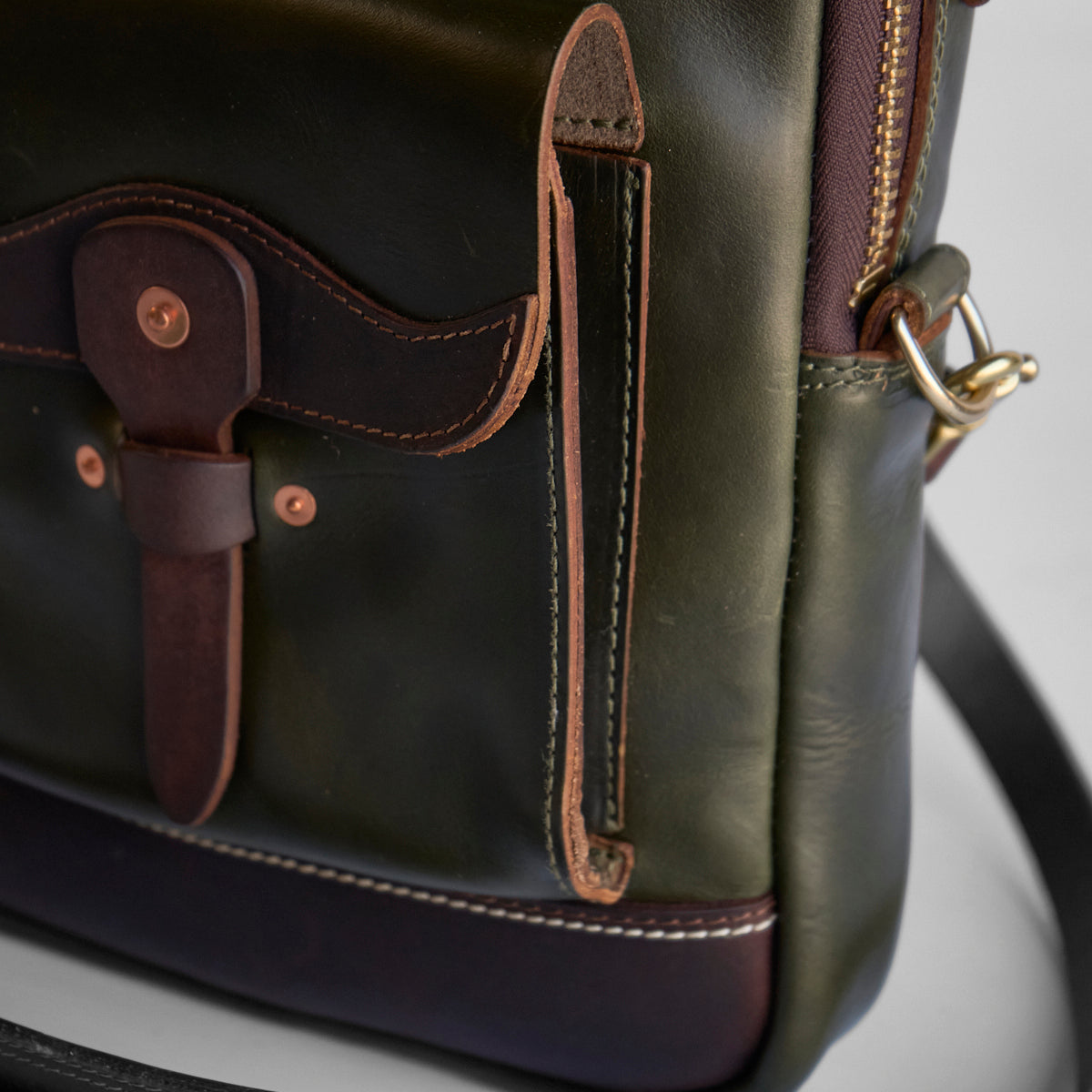 The Primo Crossbody No.277 | CXL® Forest Green