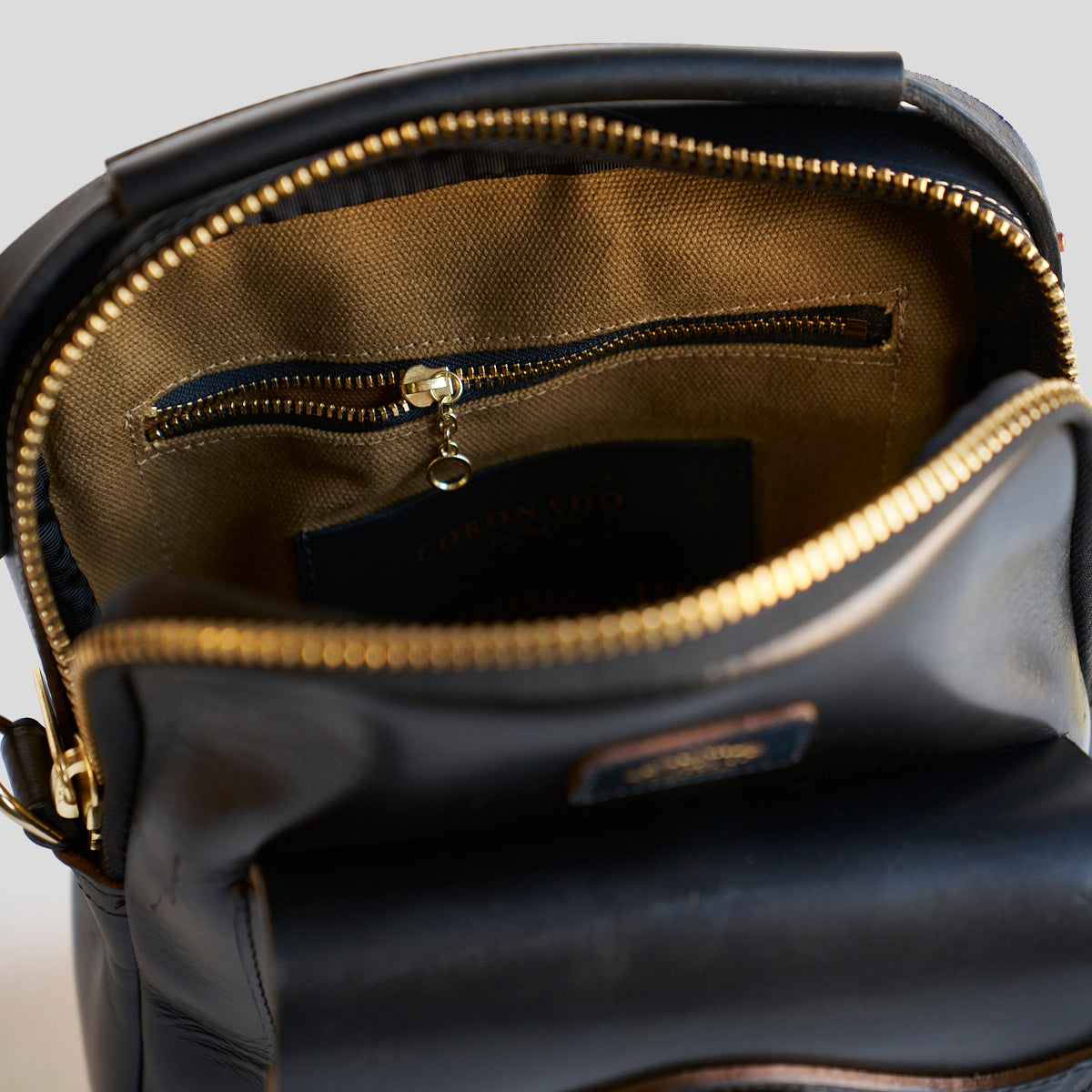 The Primo Crossbody No.277 | CXL® Black