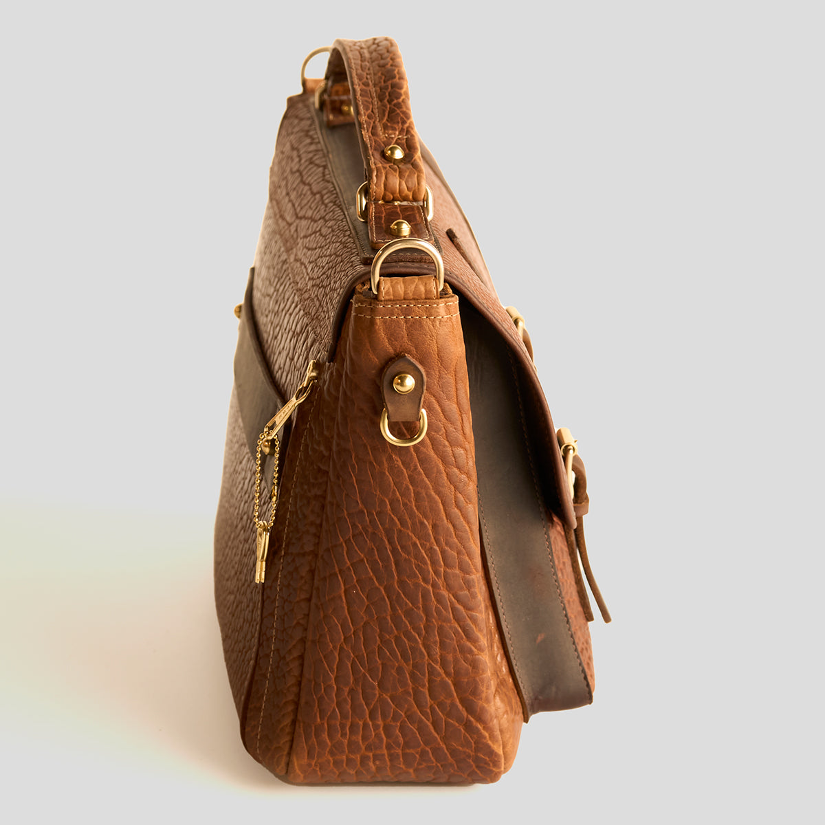 No.935 CEO MESSENGER | Bison Walnut