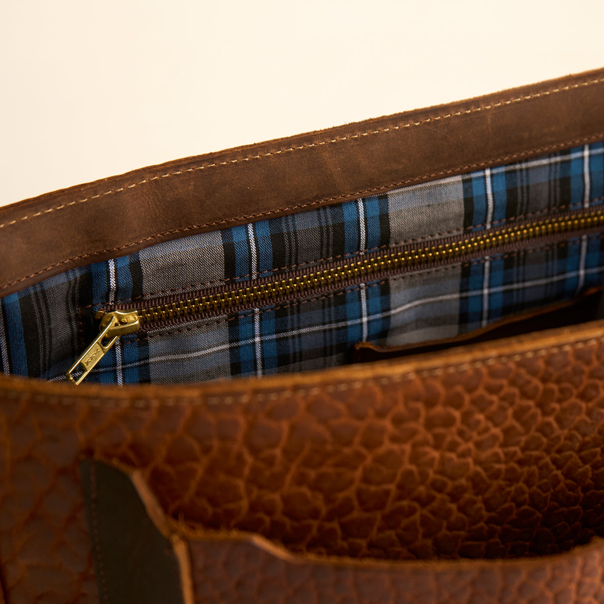 No.935 CEO MESSENGER | Bison Walnut
