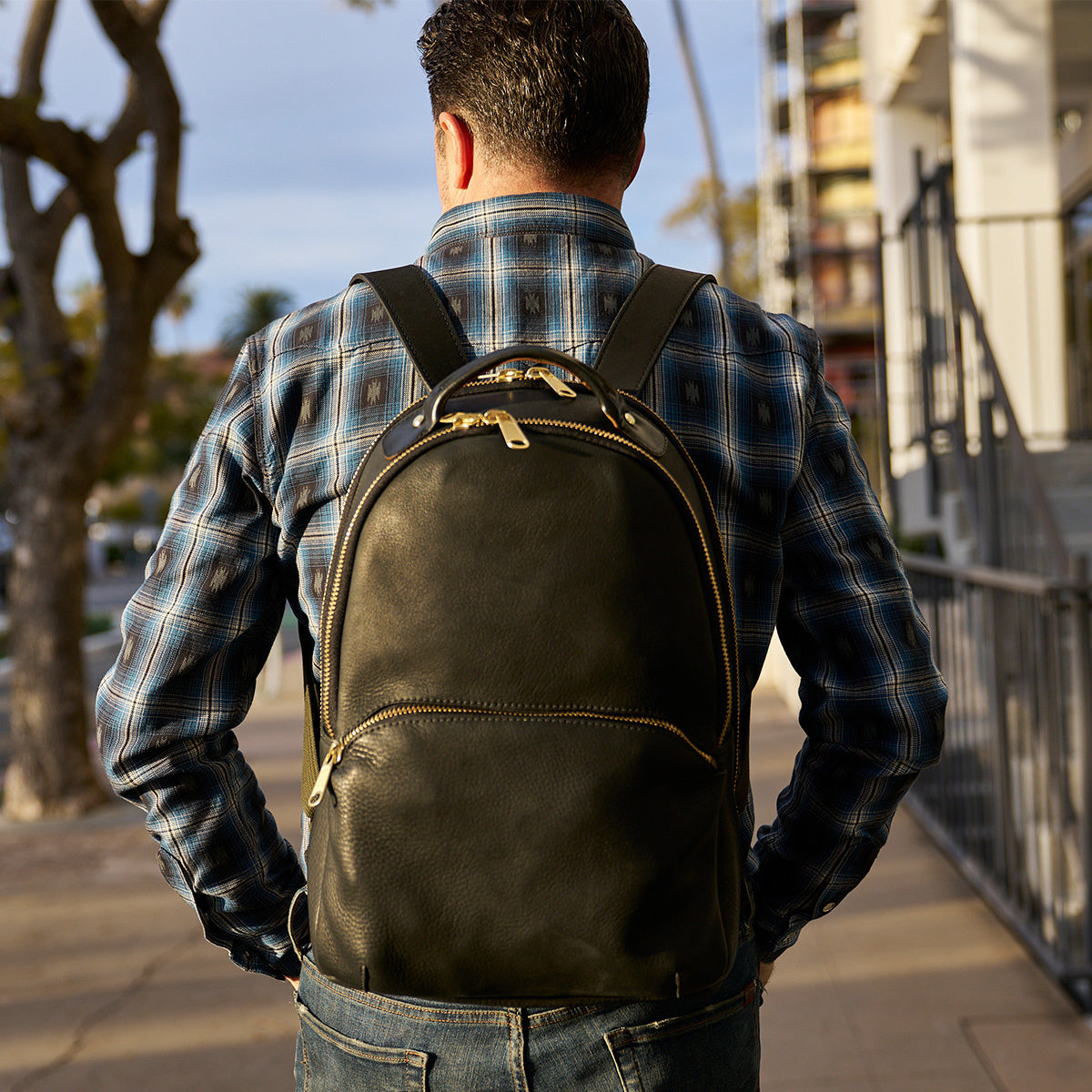 No.950 Clark II Backpack | Olive-Tanned Black Bullhide
