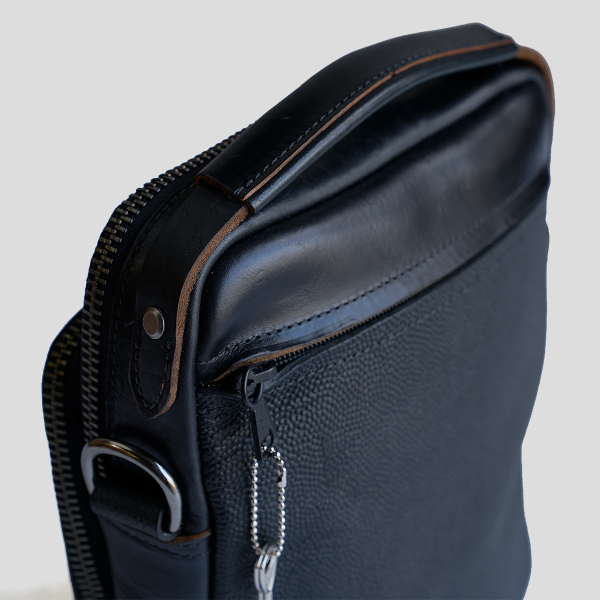 Field Crossbody No.177 | Football Black