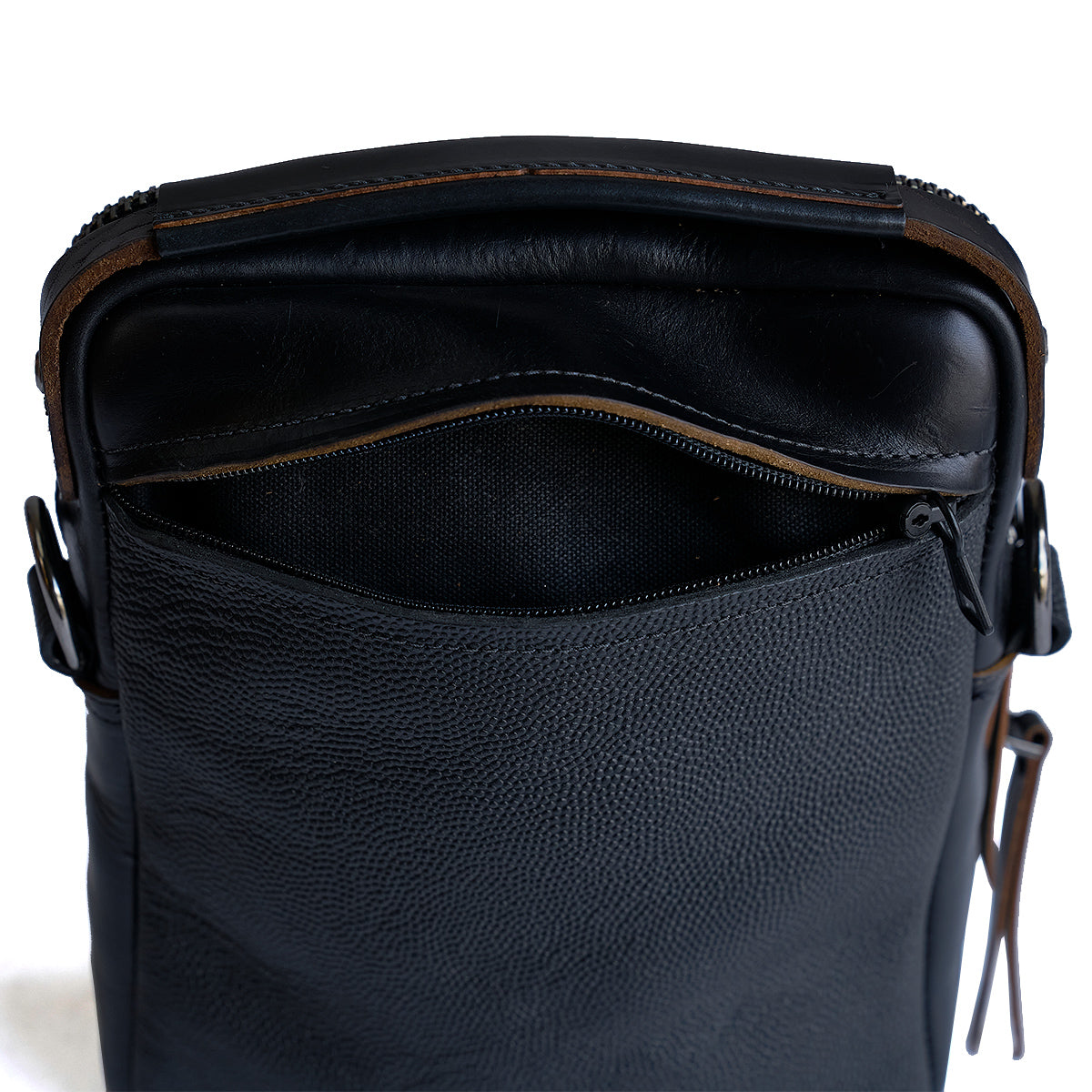 Field Crossbody No.177 | Football Black