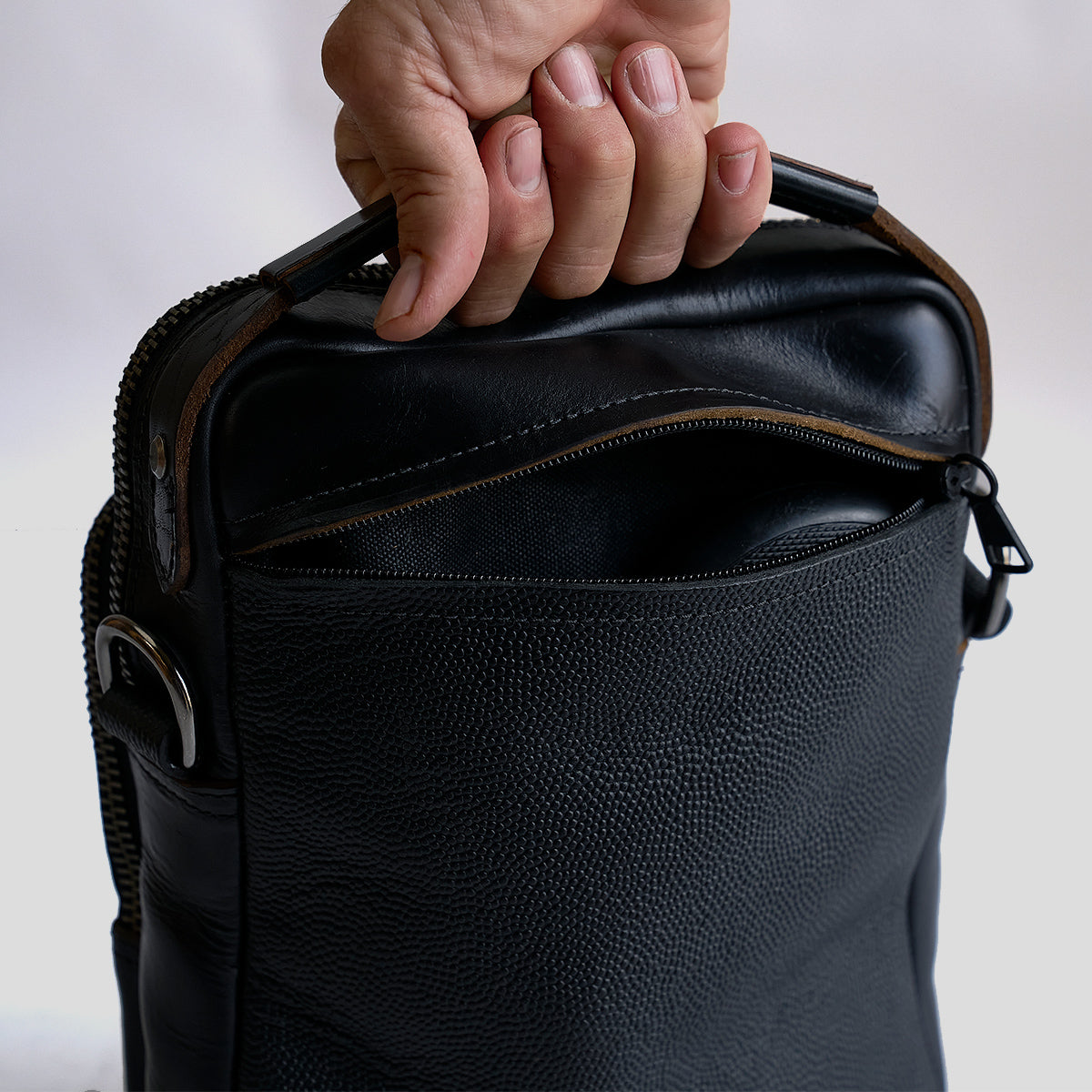 Field Crossbody No.177 | Football Black