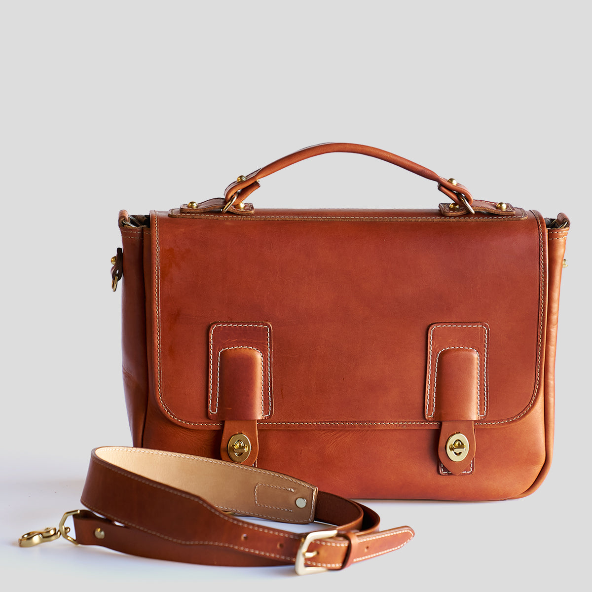 No.210 Americana Messenger | Chestnut