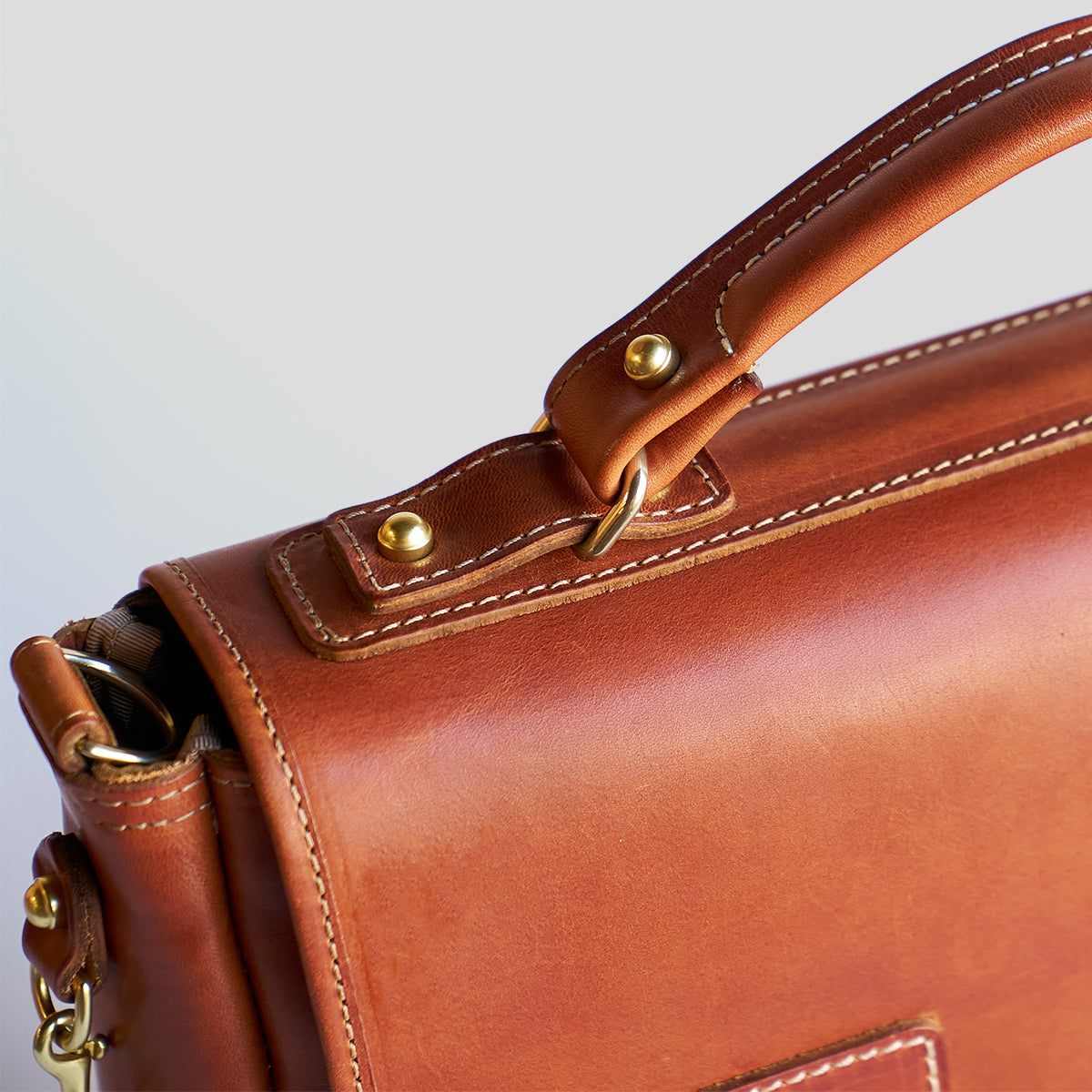 No.210 Americana Messenger | Chestnut