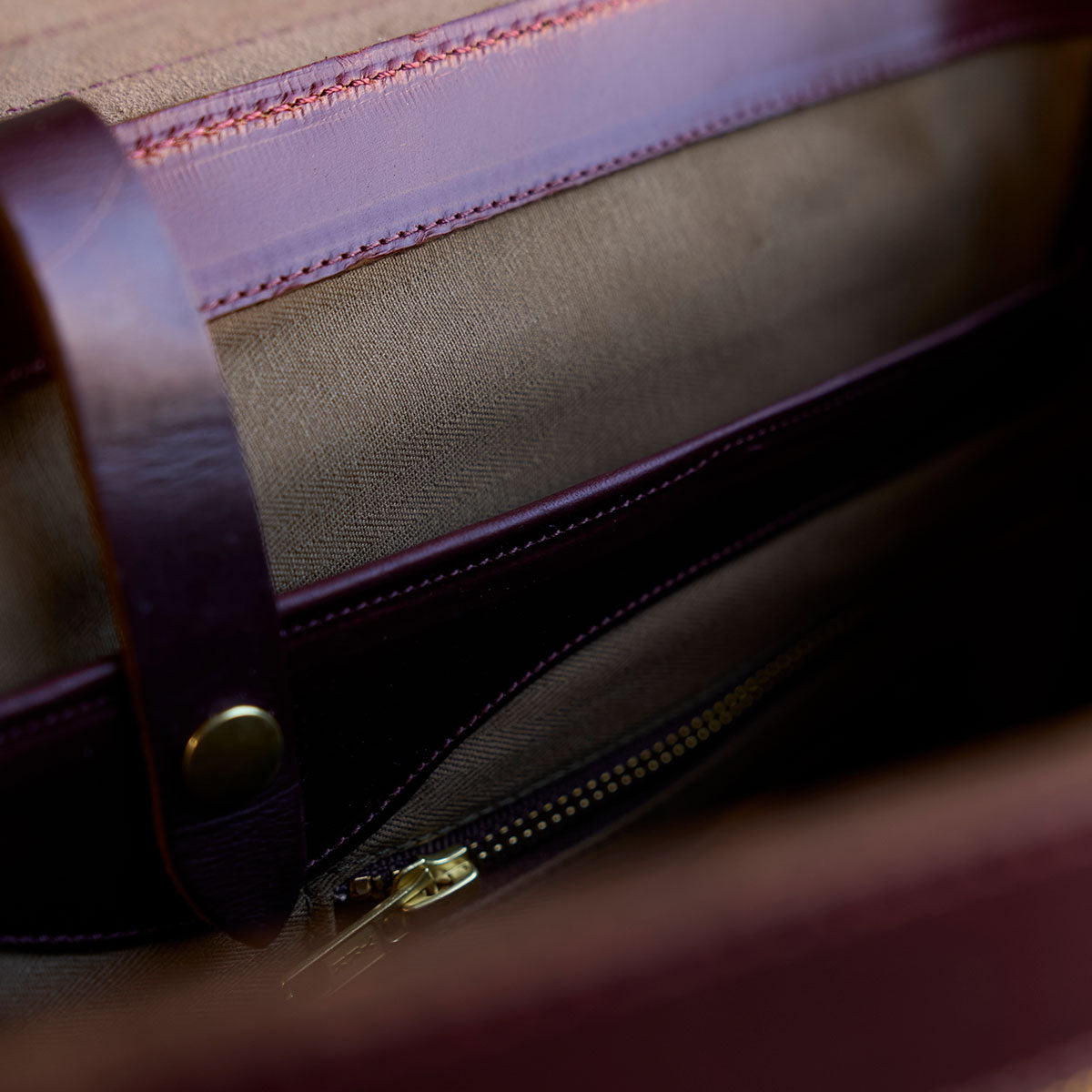 No. 201 Chromexcel® Messenger & Shell Cordovan | Color #8