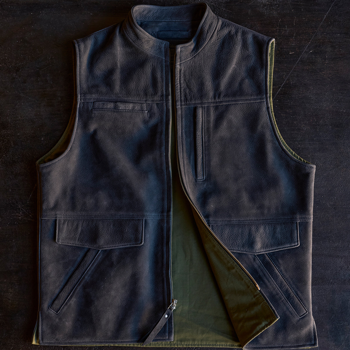 No.209 Kodiak Travel Vest | Nubuck Charcoal