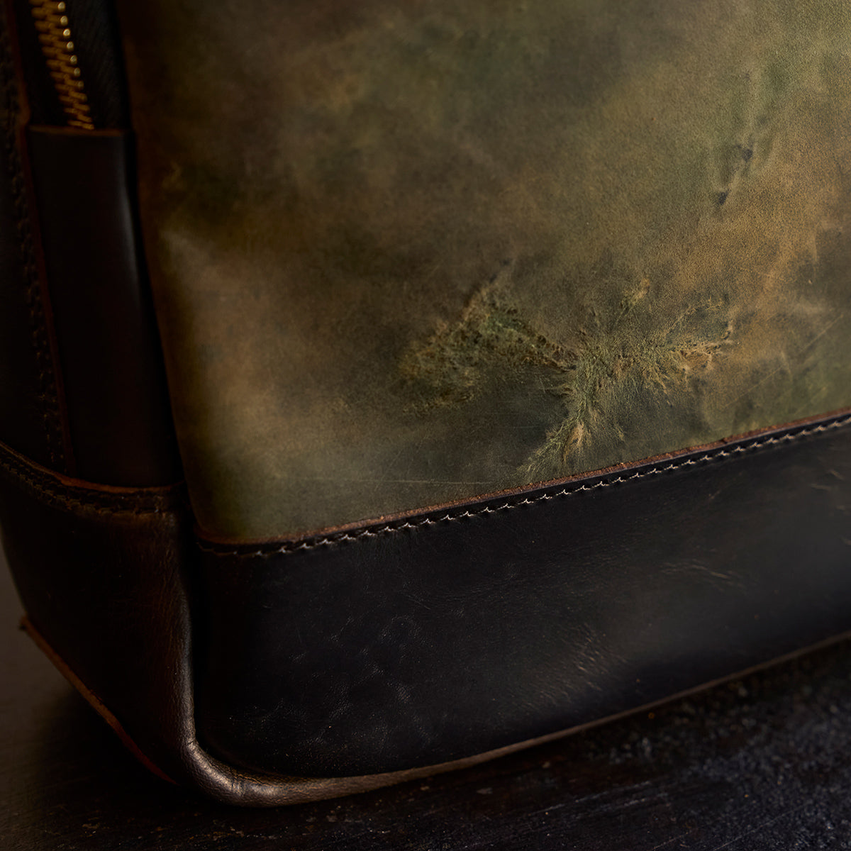 No.541 Chicago Shell Briefcase | Horween® Marbled Black
