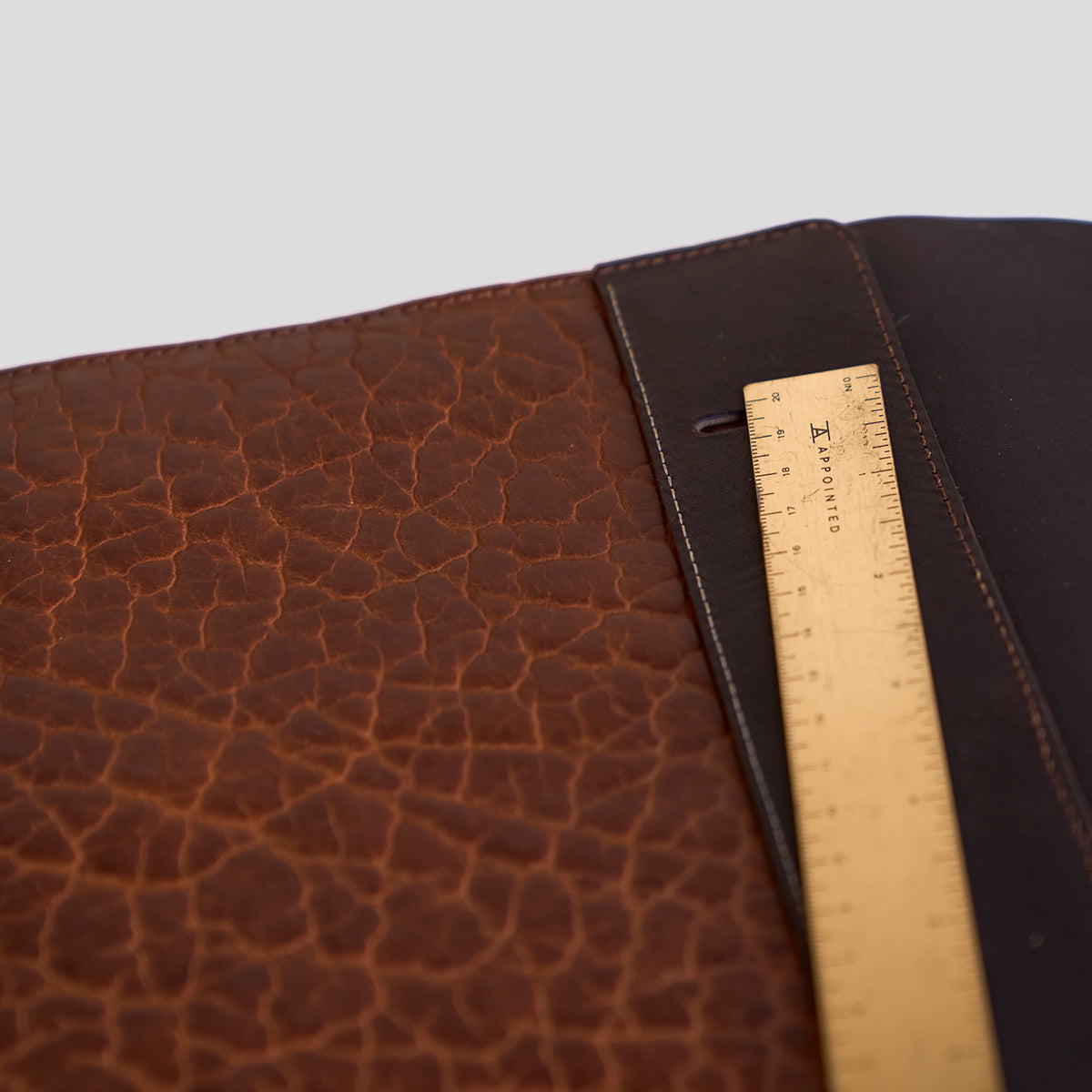 No.814 A4 Portfolio | Shrunken Bison Walnut