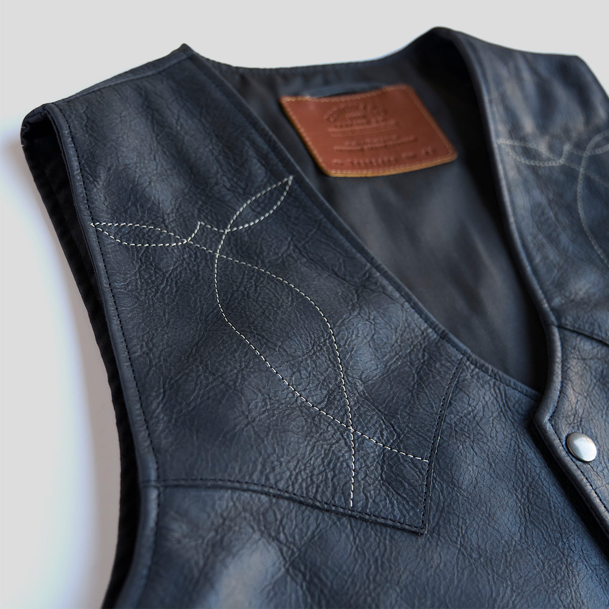 The Bison Austin Vest No.450 | Charcoal