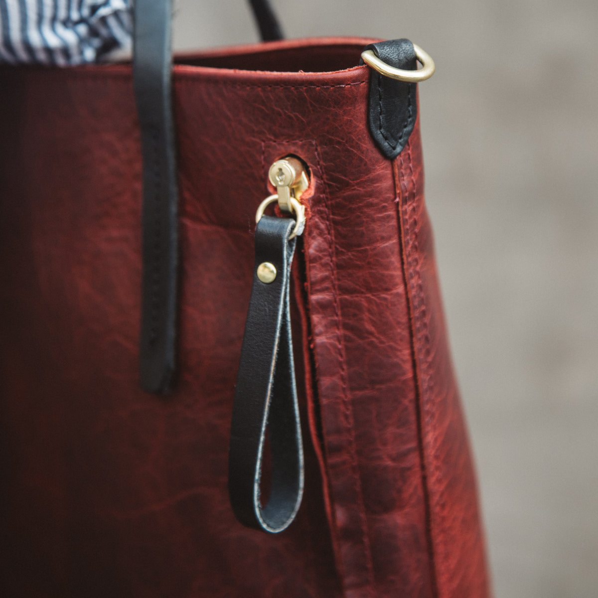 Bison Sling Tote No. 1907 | LE